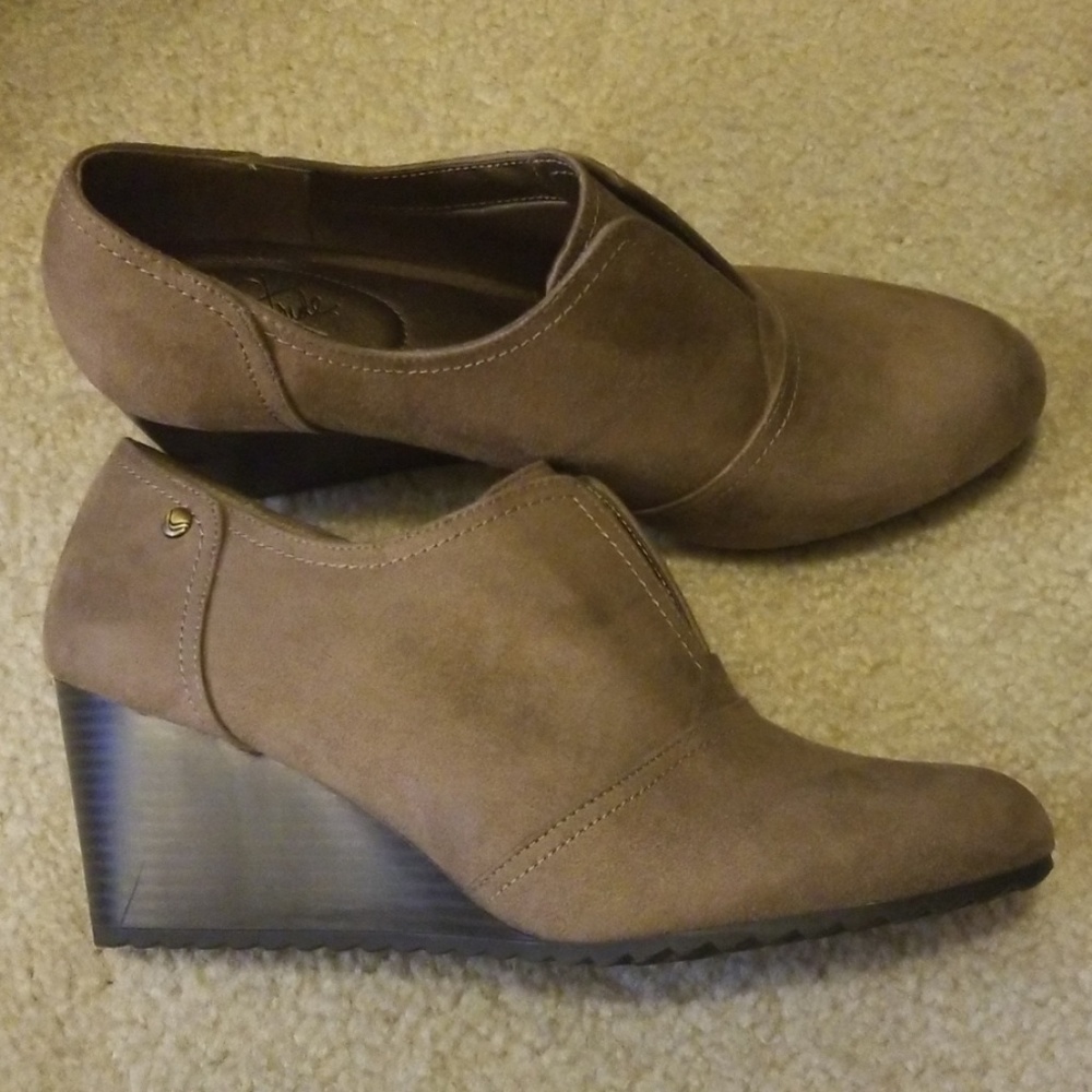 Brand new lifestride wedge boots